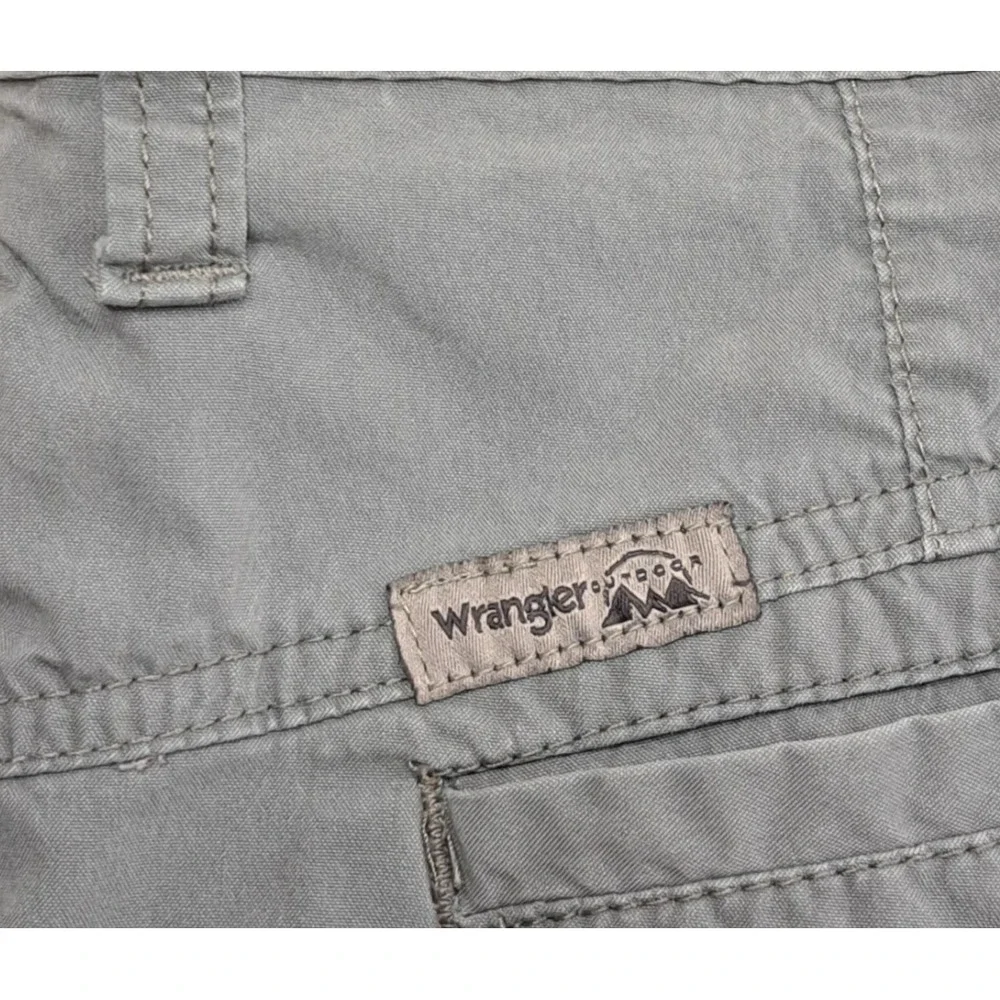 Wrangler Outdoors‎ Cargo Shorts Men's 40 Gray Inseam 8